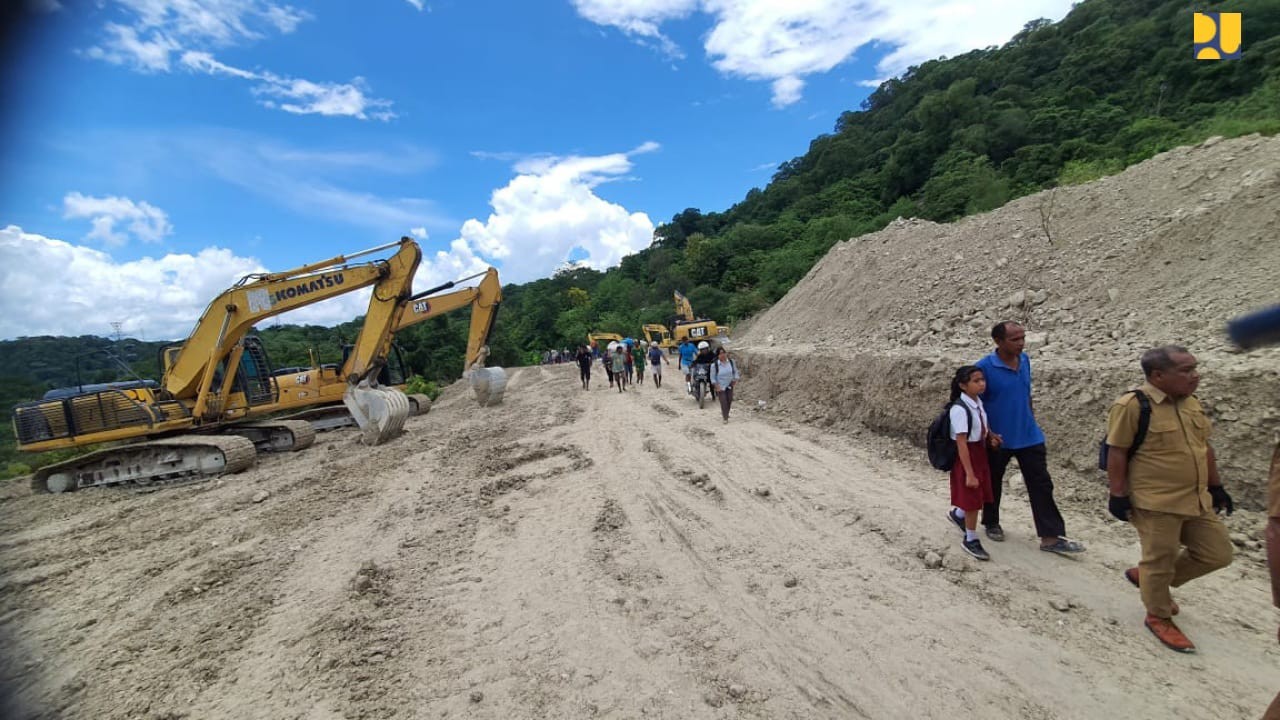Pasca Longsor, Jalan Trans Pulau Timor-NTT Sudah Dibuka Kembali. (Foto: MNC Media)