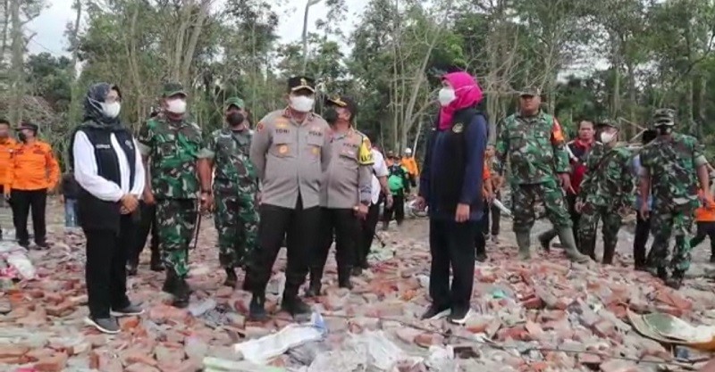 Gubernur Khofifah Tetapkan Ledakan Maut di Blitar sebagai Bencana Sosial. (Foto: Solichan Arif).