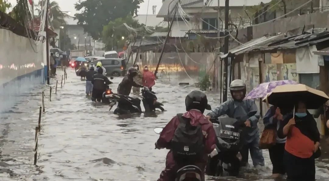 Hujan Deras Semalaman 21 Rt Di Jakarta Terendam Banjir 9160