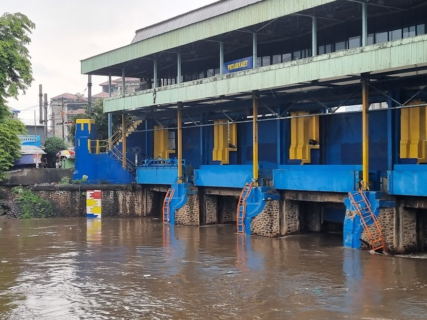 Hujan Deras Guyur Ibu Kota, Pintu Air Di Jakarta Berstatus Waspada