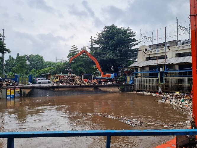 DKI Jakarta Terus Diguyur Hujan, Pintu Air Manggarai Berstatus Waspada. (Foto: MNC Media)