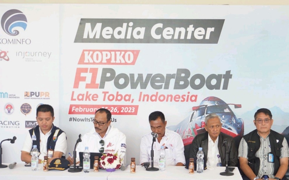 Kemenhub Uji Coba Perdana Penerbangan Pesawat Air di Danau Toba (Foto: MNC Media)