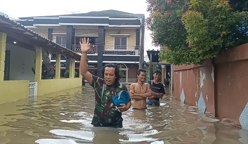 Hujan Semalaman, Satu Kampung di Tangerang Terendam Banjir 1 Meter . (Foto: MNC Media)