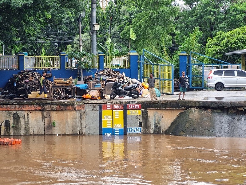 Kampung Melayu dan Bidara Cina Banjir, Pintu Air Manggarai Siaga 3. (Foto: MNC Media)