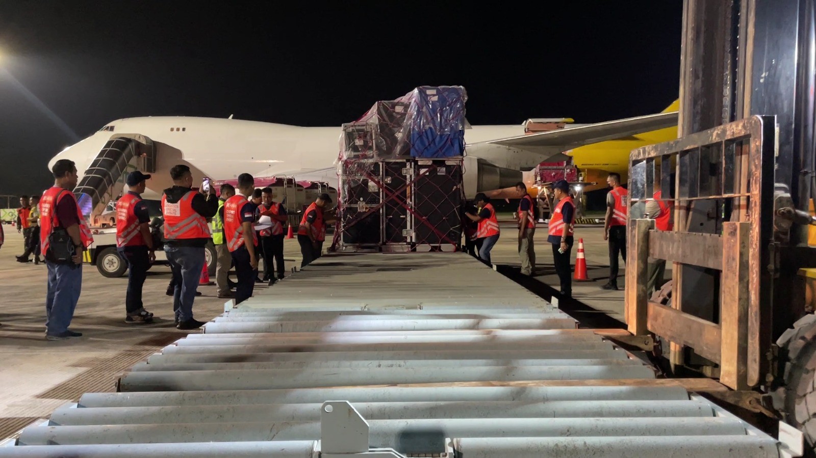Logistik WSBK Mulai Berdatangan di Bandara Internasional Lombok (FOTO: Ist)