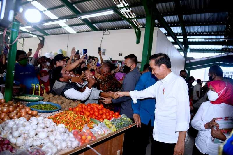 Cek Harga Pangan di Tarakan, Jokowi Klaim Pasokan Tidak Ada Masalah. (Foto: MNC Media)