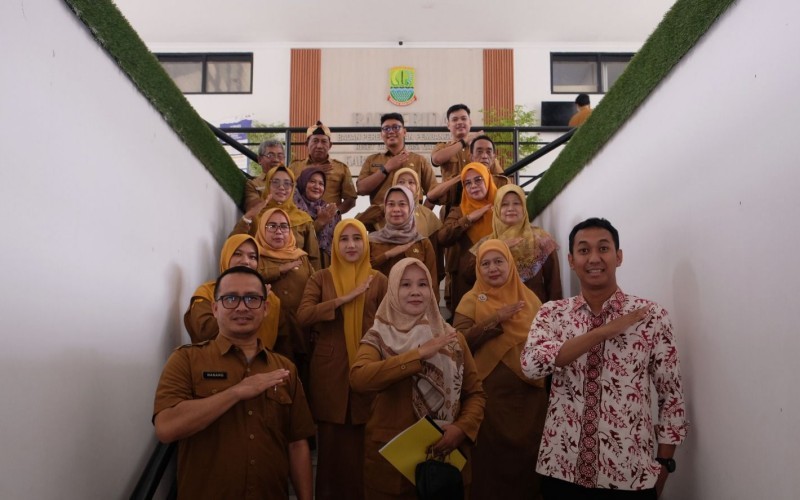 Peruri Salurkan Bantuan Komputer untuk 15 Sekolah Dasar di Karawang