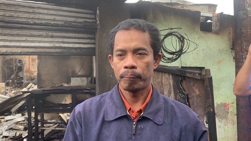 Kisah Pilu Marsian Cari Istri dan Anaknya akibat Kebakaran Depo Plumpang. (Foto: Jonathan S/MPI).