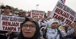 Prihatin, Gaji Guru Honorer di NTT Hanya Ratusan Ribu. (FOTO : MNC MEDIA)