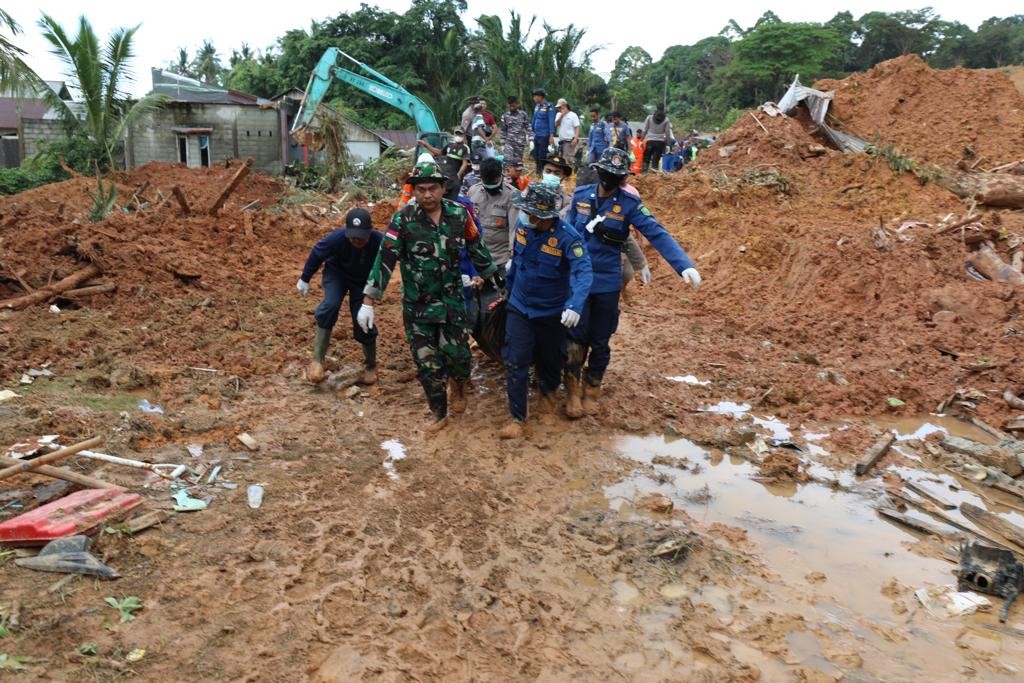 35 Warga Natuna Diduga Masih Tertimbun Longsor (Foto: MNC Media)
