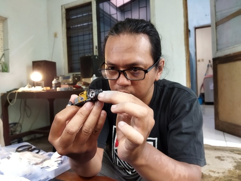 Doyan Mendesain, Pria di Malang Modifikasi Diecast hingga Sasar Pasar Amerika. (Foto: Avirisda)