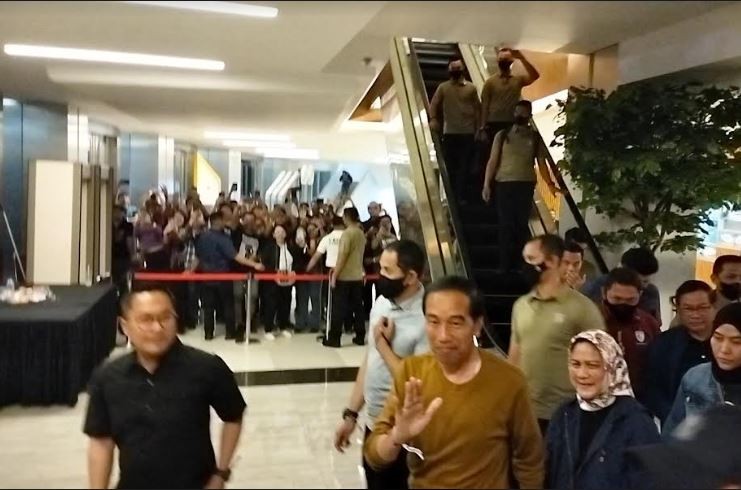 Jokowi Nonton Konser Deep Purple Tiga Jam Lebih di UMS Surakarta (FOTO: MNC Media)