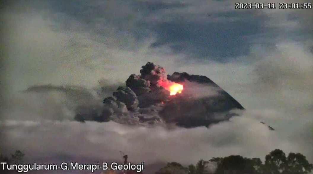 Gunung Merapi Kembali Muntahkan Wedus Gembel, Masyarakat Diminta Waspada