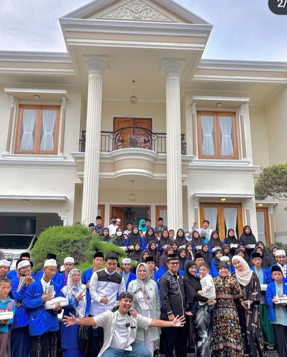 Gelar Pengajian di Rumah Baru Rp13 Miliar, Fuji: Sah Dibayar Tunai (FOTO:Dok IG Fujiutami)