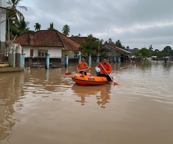 Banjir Bandang Terjang Sumbawa, Belasan Rumah Hanyut dan Hewan Ternak Mati. (Foto: MNC Media)