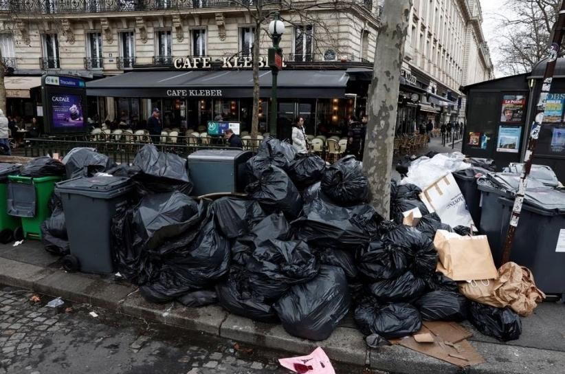 Menhub Tegur Wali Kota Lantaran Lima Ribu Ton Sampah Menumpuk di Jalan. (Foto: MNC Media)