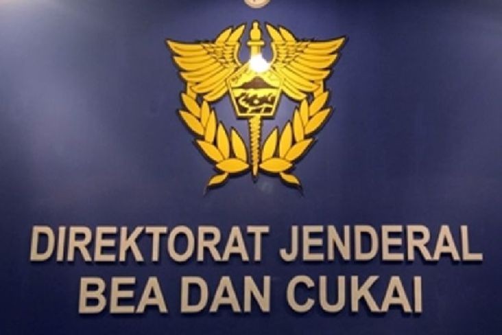 Kosmetik hingga Baju Bekas Ilegal Senilai Rp1,48 Miliar Dimusnahkan. (Foto MNC Media)