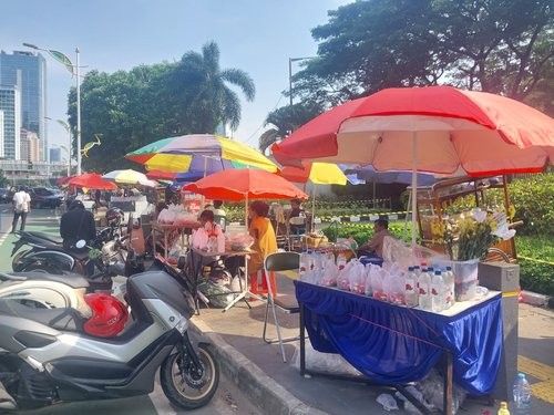 TPU Karet Bivak Ramai Didatangi, Penjual Bunga Dapat Rp1 Juta per Hari. (Foto: MNC Media)