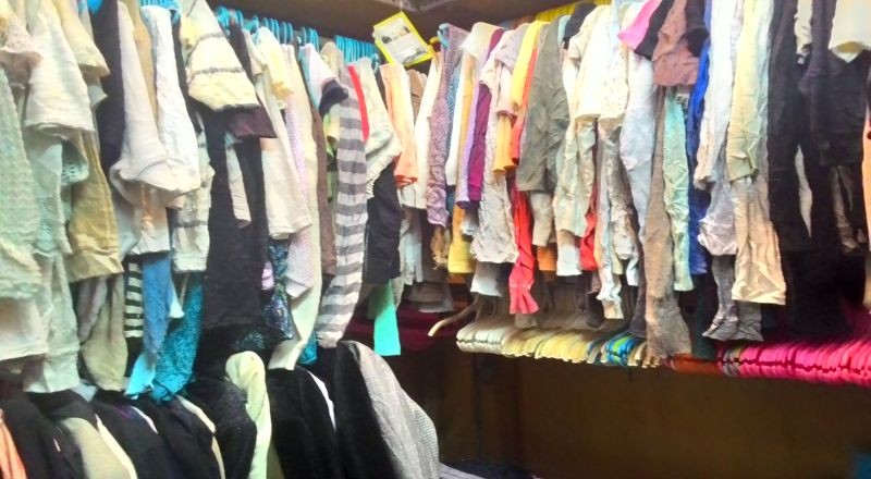Polisi Bongkar Modus Operadi Impor Baju Bekas Ilegal, Ada yang Lewat E-Commerce Alibaba. (Foto: MNC Media)