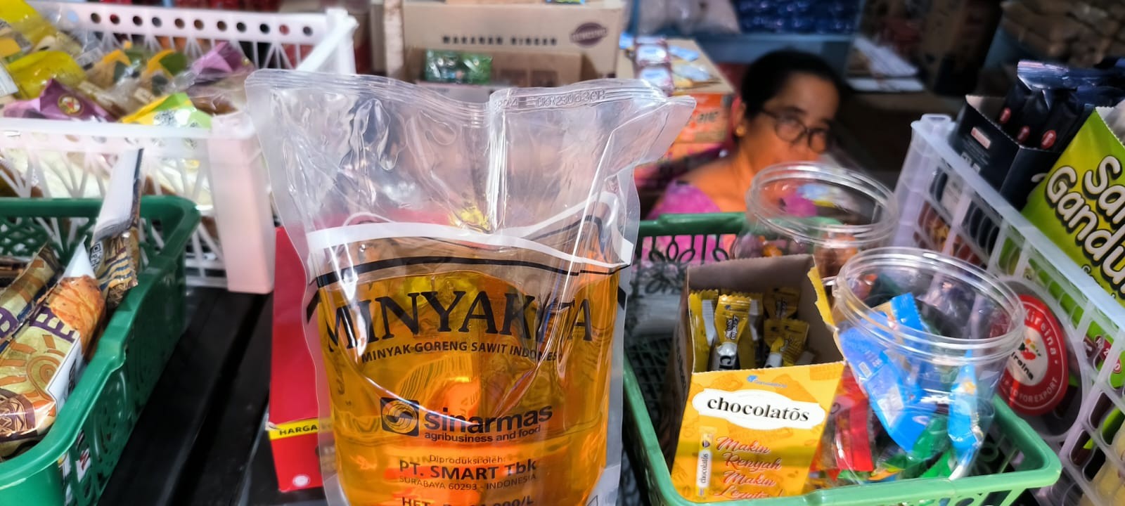 Langka, Pedagang Jual Minyakita Rp33 Ribu per Dua Liter (FOTO: MNC Media)