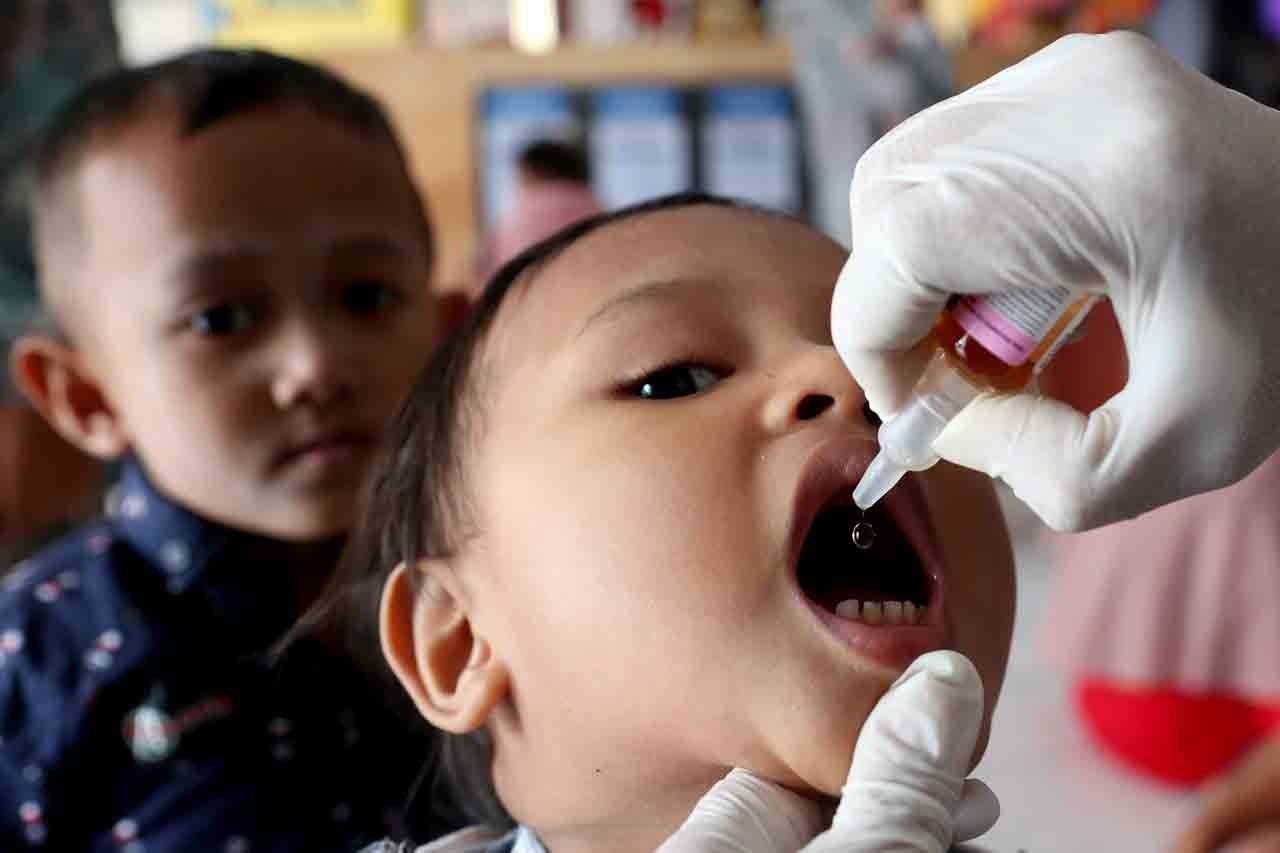 Kemenkes Beri Vaksin Ganda Gratis Untuk Cegah KLB Polio Dan Campak