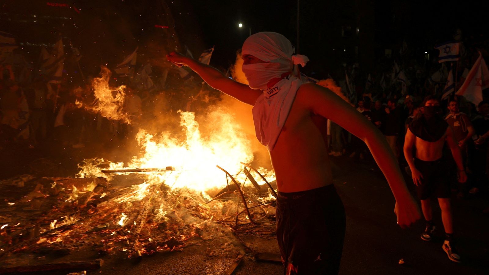 Pecat Menhan, Rumah PM Israel Benjamin Netanyahu Digeruduk Demonstran. (Foto: MNC Media)