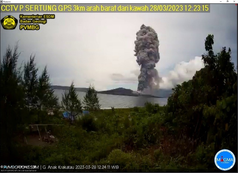 Gunung Anak Krakatau Dua Kali Erupsi Hari Ini, Tinggi Letusan 2.500 Meter. (Foto Ist).