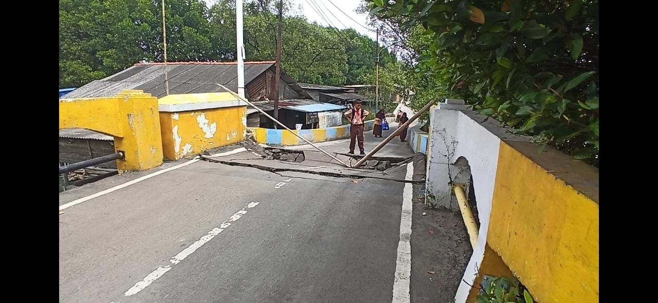 Jembatan Akses Rumah Si Pitung di Marunda Ambles Usai Dilintasi Truk Besar. (Foto: MNC Media)