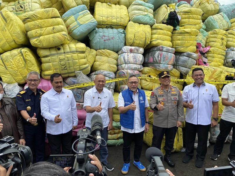 RI Digempur Pakaian Bekas Impor, Nasib Industri Tekstil Merana? (Foto Advenia/MPI).