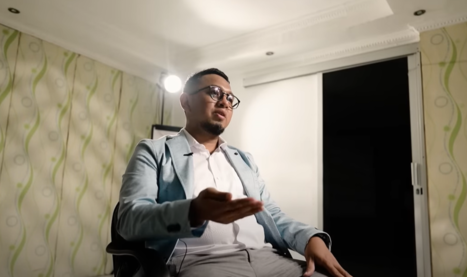 Kisah Inspiratif Pencetus Laundry Kiloan Pertama, Buka 368 Outlet Berkat Konsep Inovatif. (Foto: Youtube/Pecahtelur)