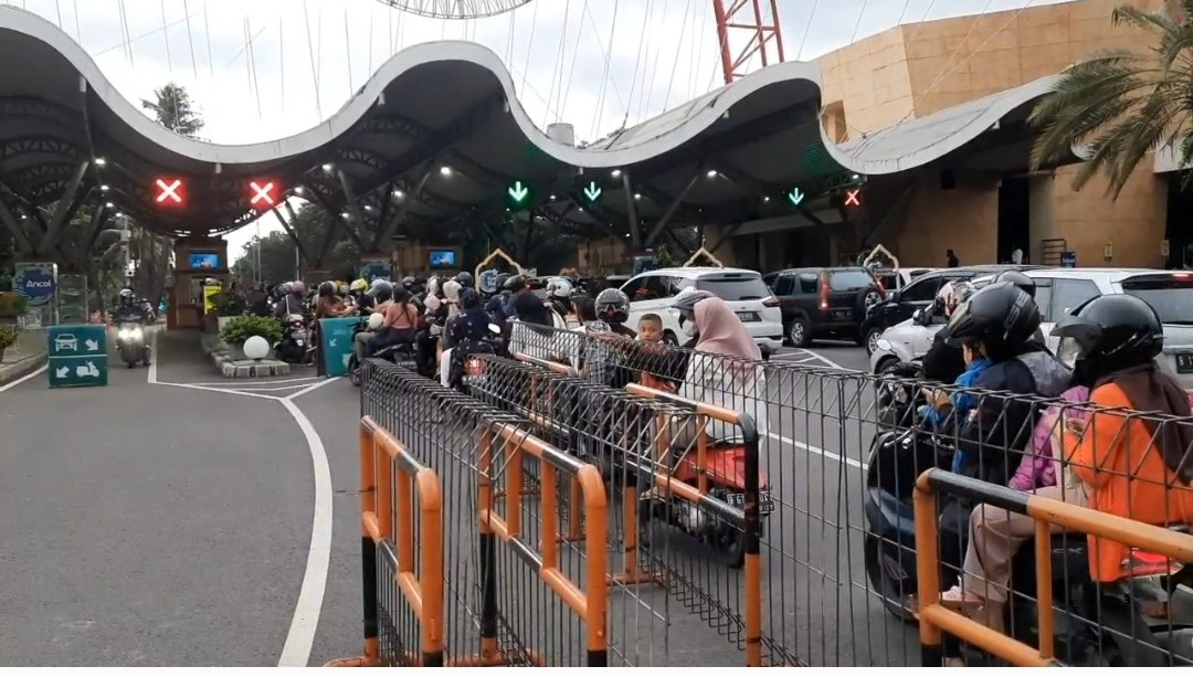 Ada Tiket Gratis, 25 Ribu Warga Jakarta Serbu Ancol Jelang Waktu Berbuka