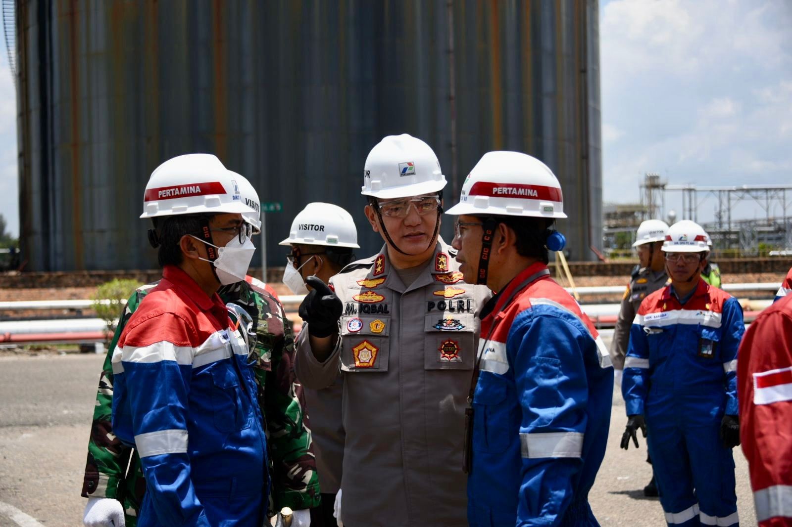 Kapolda Riau Minta Keterangan Pertamina Terkait Kebakaran Kilang Dumai. (Foto: Nanda/MNC Media)