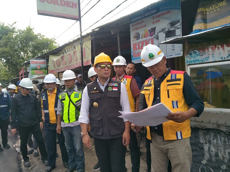Ridwan Kamil Targetkan Perbaikan Jalan di Jabar Selesai H-10 Lebaran. (Foto: Abdul Rohman/MNC Media)