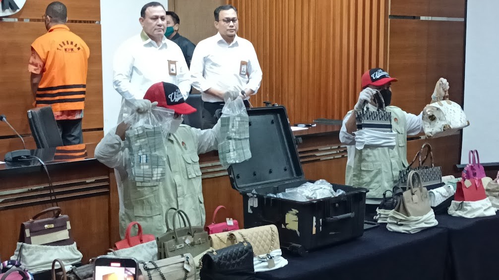 KPK Pajang Barang Mewah Rafael Alun: Ada Tas Hermes hingga Mata Uang Asing. (Foto Arie Dwi Satrio/MPI).
