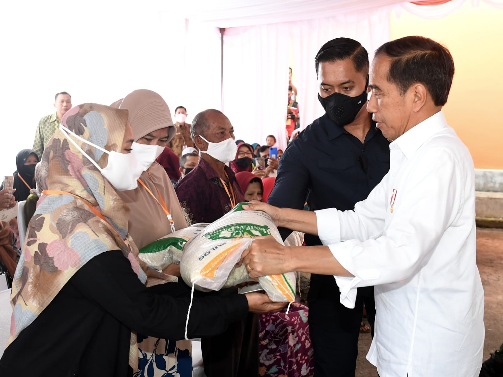 Jokowi Resmi Luncurkan Bantuan Pangan 2023, Dimulai Dari Solo