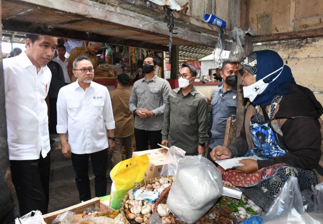 Berkunjung ke Pasar Selo Boyolali, Jokowi Cek Harga Bahan Pokok (FOTO:Dok Ist)