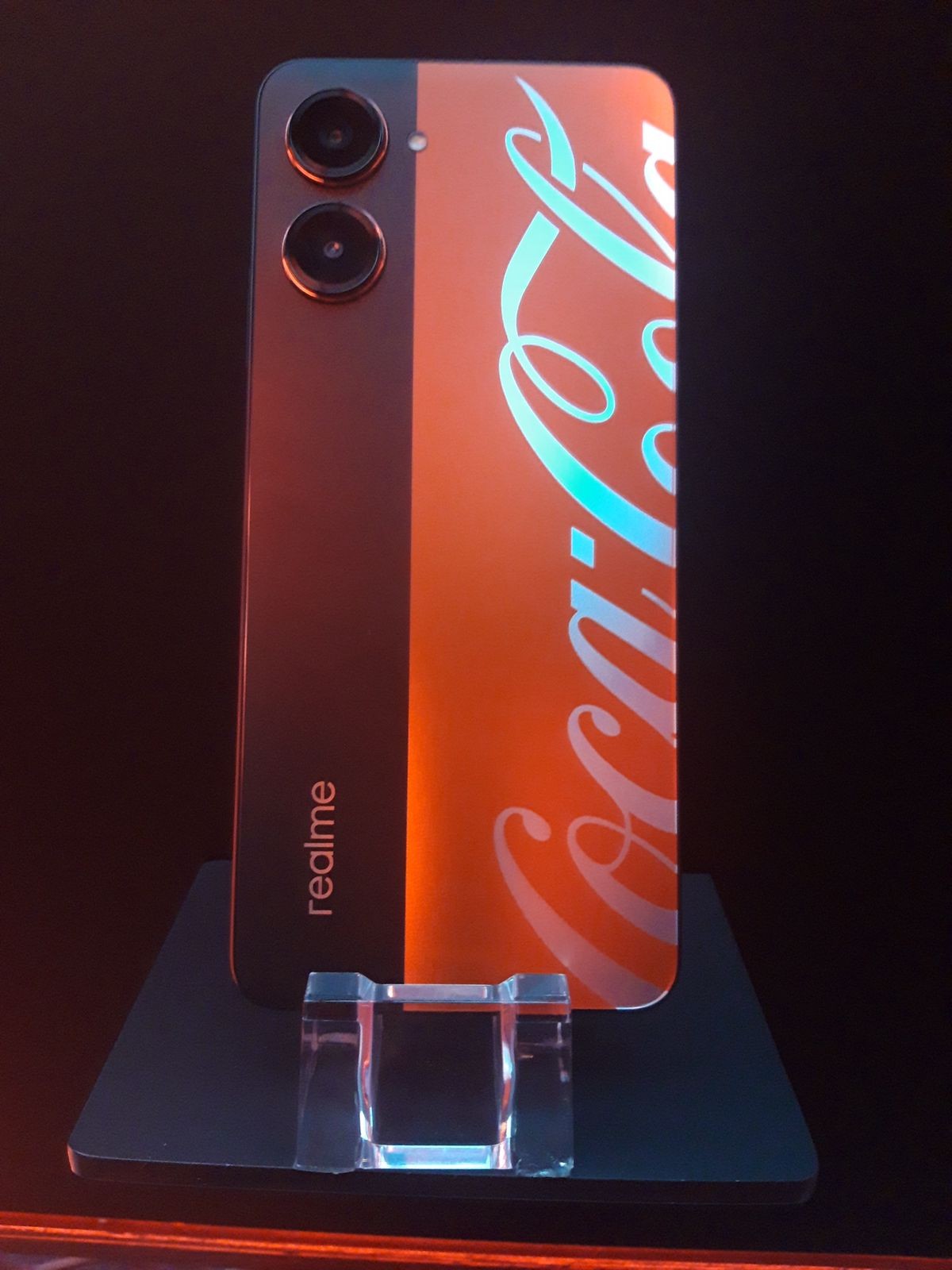 Realme 10 Pro 5G Coca-Cola Edition Hadir di Indonesia, Ini Spesifikasi dan Harganya. (Foto: MNC Media)