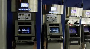 Cara Isi Pulsa di ATM BCA: Tak Butuh Semenit, Pastikan Keamanan Bilik dan Mesin. (Foto: MNC Media)