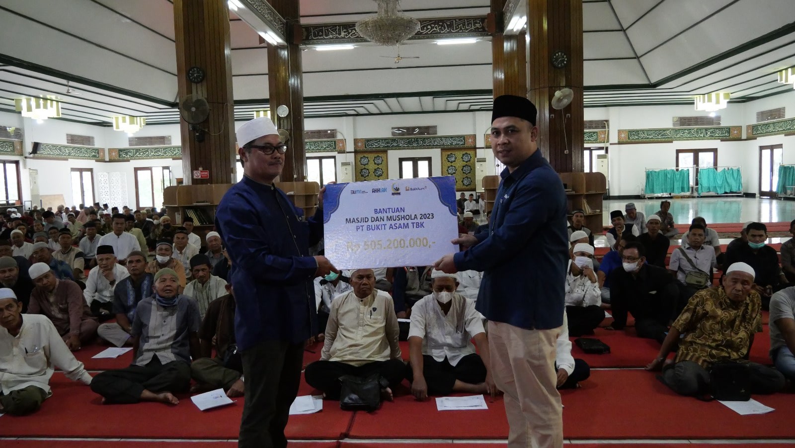 Bukit Asam Berikan Bantuan kepada 105 Masjid dan 106 Musala. (Foto: Dok.PTBA/Adv)