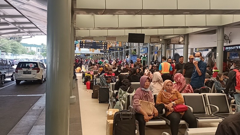 Pemudik Mulai Ramai Banjiri Stasiun Pasar Senen. (Foto: MNC Media)