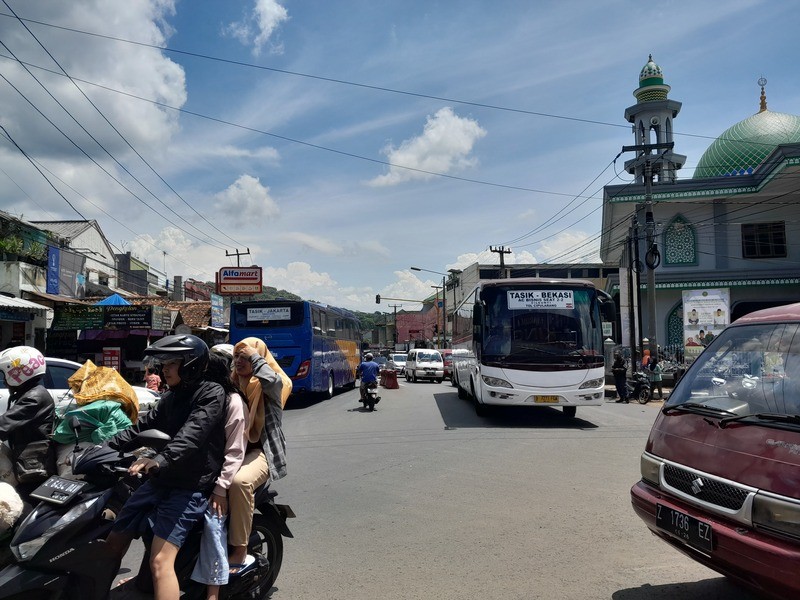 Update Arus Mudik, Rute Arah Limbangan-Garut-Malangbong Ramai Lancar. (Foto: Andri Bagus)