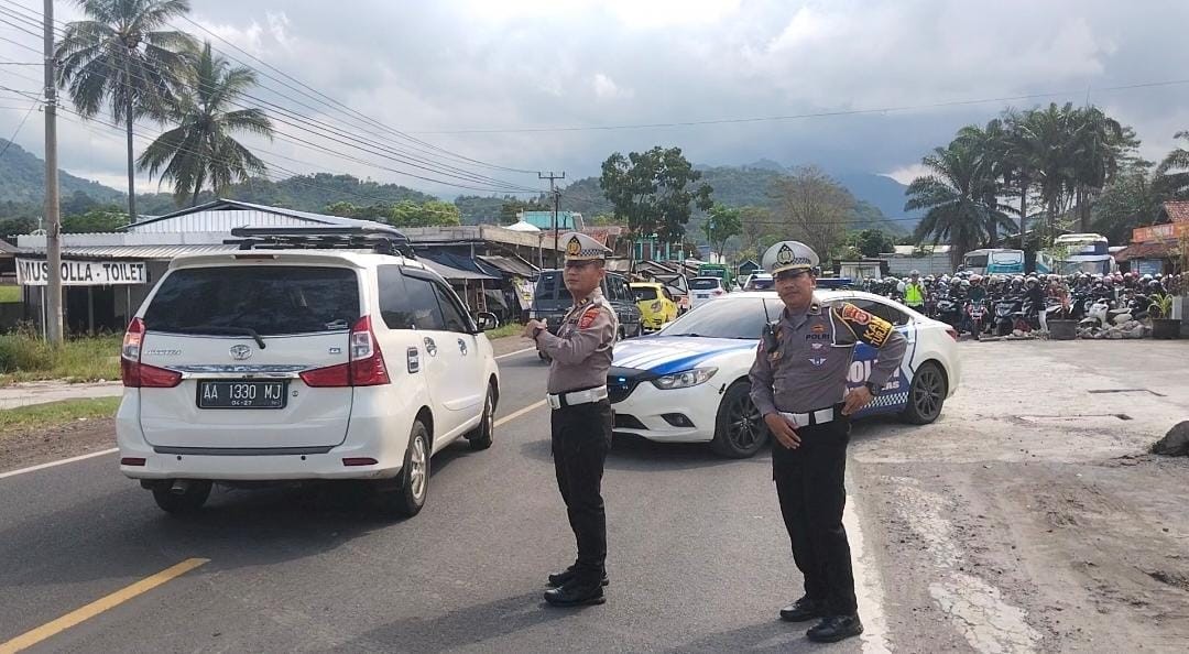 Ribuan Kendaraan Pribadi Padati Jalur Limbangan Rute Bandung-Tasikmalaya. (Foto: MNC Media)