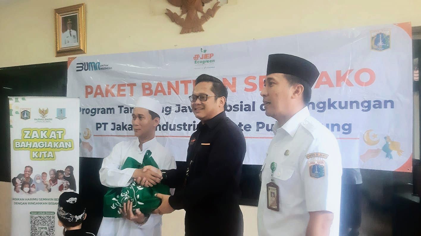 Jakarta Industrial Estate (JIEP) Bagikan Ribuan Sembako Gratis ke Warga (FOTO:Dok Ist)