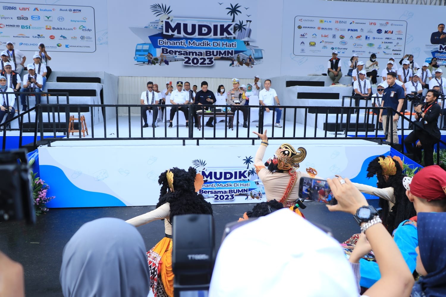 Dukung Mudik Bersama BUMN, PTPN III Berangkatkan 10 Bus ke Berbagai Daerah Tujuan (foto: MNC Media)