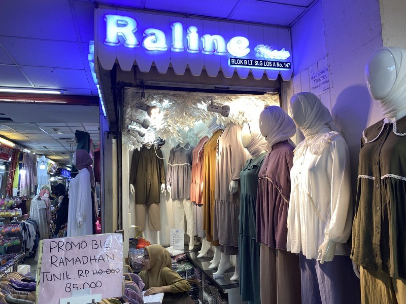 Pedagang Baju Tanah Abang Mengeluh Omzetnya Turun. (Foto: MNC Media)