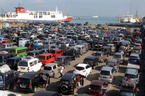 Antisipasi Lonjakan Kendaraan Menuju Pelabuhan Merak, Polisi Siapkan Skema Delay Sistem. (Foto: MNC Media)