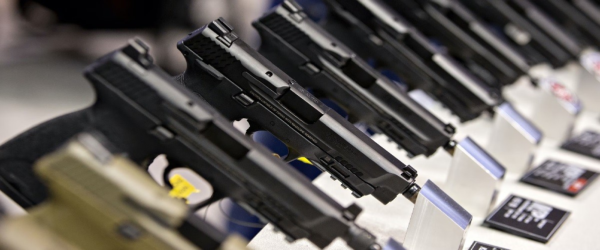 Pistol Dirut BUMN Meletus di Bandara, Izin Kepemilikannya Harus Ditelusuri. (Foto Bloomberg)