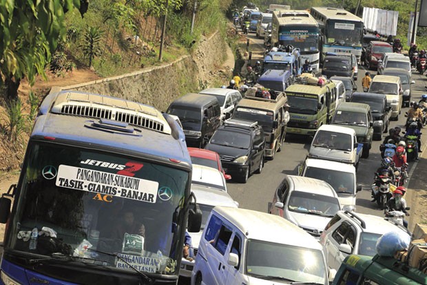 Arus Lalin ke Garut via Kadungora Padat di Cagak Nagreg (foto: MNC Media)