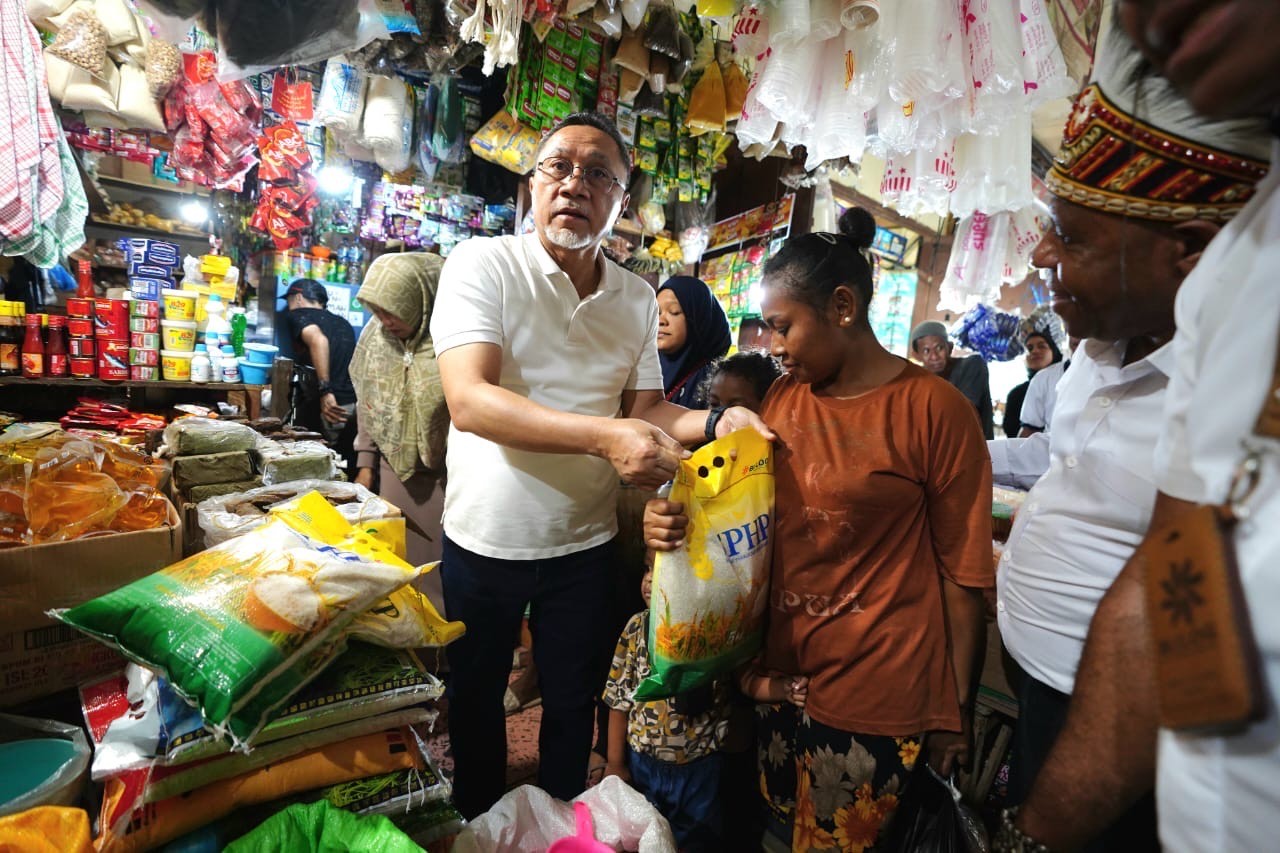 Kunjungi Jayapura, Mendag Jamin Stok Bahan Pokok Terjaga usai Libur Lebaran. (Foto: Kemendag)
