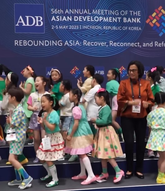 Cerita Seru Sri Mulyani di Incheon: Bertemu Presiden Korsel hingga Nonton Konser New Jeans. (Foto: Instagram Sri Mulyani)